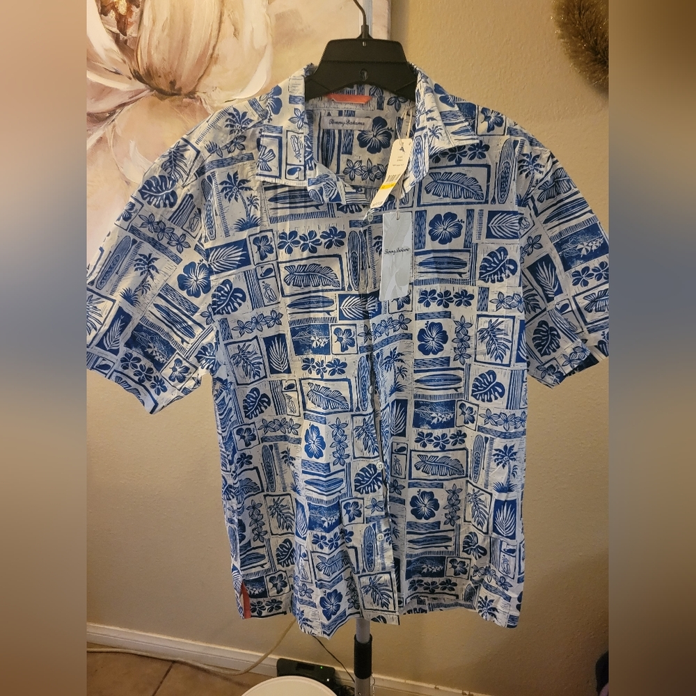 Tommy Bahama mens Hawaiian shirt medium